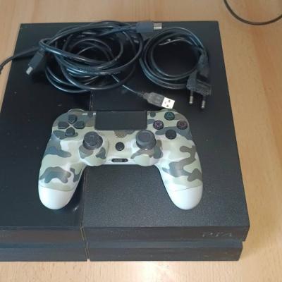 Gebrauchte Play Station 4 + 2 Spiele - thumb