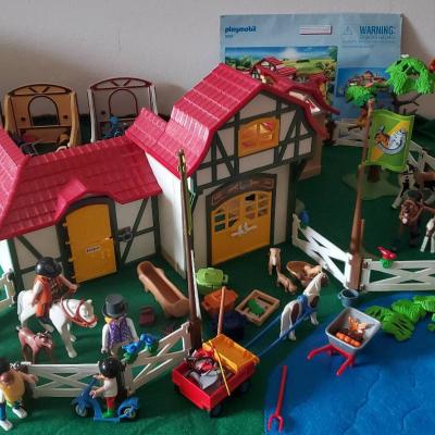 Großer Reiterhof Playmobil mit viel Zubehör - thumb