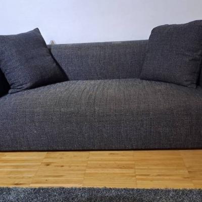 Günstiges Sofa mit 2 Polstern in gutem Zustand - thumb