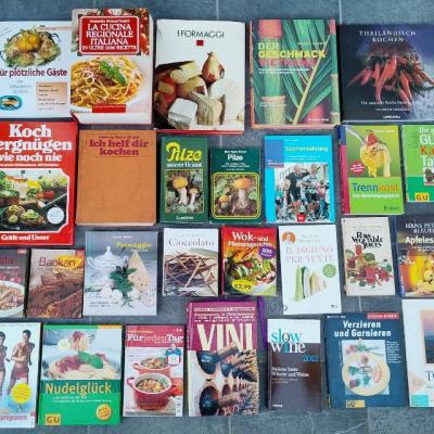 Große, teils alte Kochbuchsammlung & Weinbuchsammlung - thumb