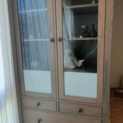 Ikea Hemnes Vitrine mit Schubladen - thumb