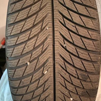 Winterreifen 245/45/ R17 Michelin - thumb