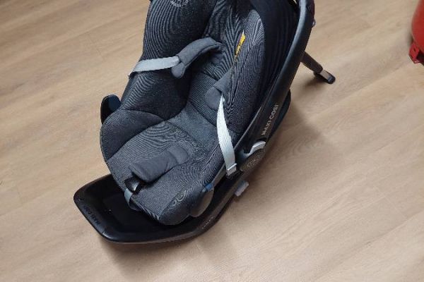 Maxi Cosi Pepple Plus + Two way Isofix