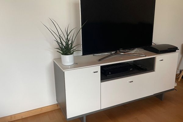 TV Möbelstück - wie neu