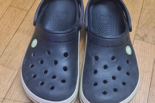 Crocs, es kann sein gr 38 kann ja probieren