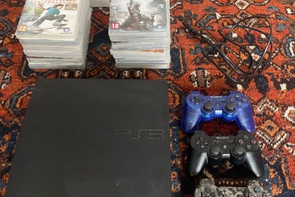 PlayStation Ps3 mit Spiele und 3 game Controller