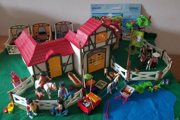 Großer Reiterhof Playmobil mit viel Zubehör