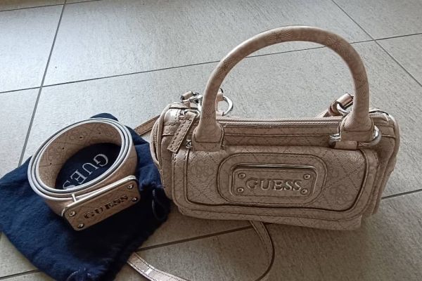 Kleine Taschen & Gürtel Guess