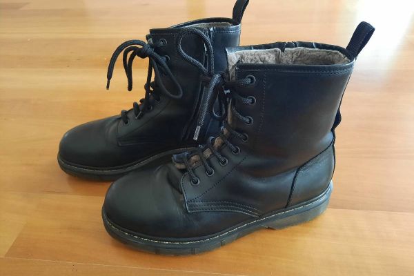 Stiefeletten, schwarz, mit seitlichem Reißverschluss 38