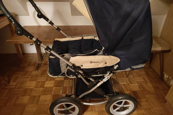 Neuer unbenutzter Kinderwagen