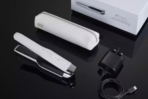 GHD Glätteisen Unplugged mit Tasche