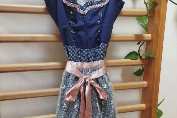 Dirndl neu