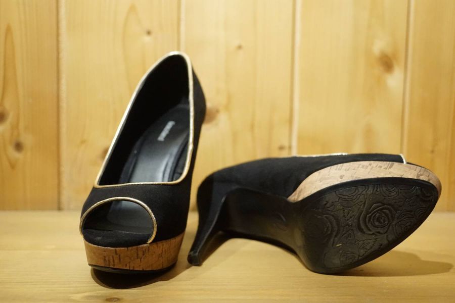 Peep Toes mit Plateau schwarz Gr. 39 - Bild 1