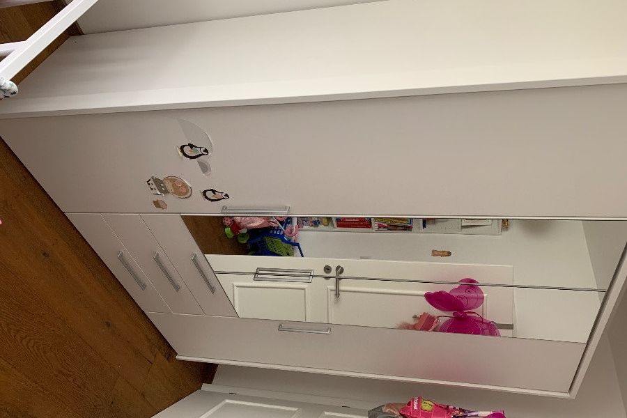 Kleiderschrank mit Spiegel - Bild 1