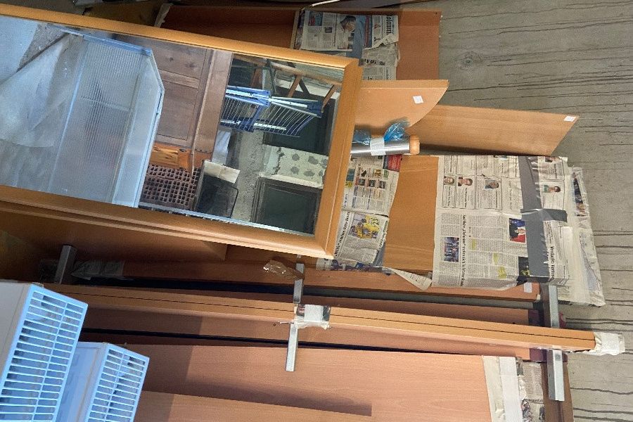 Verkaufe Schränke mit Garderobe und Spiegel - Bild 1