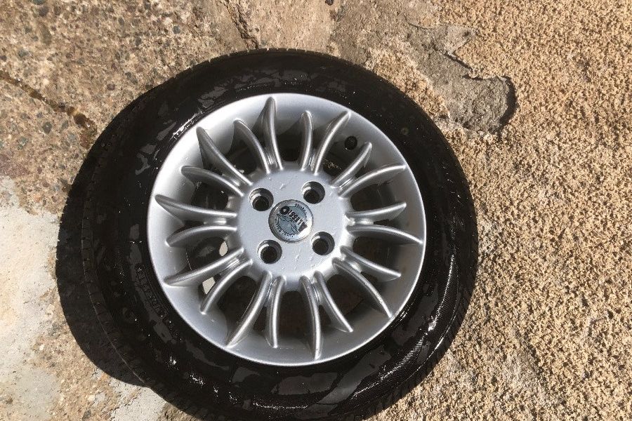 Sehr gute Autoreifen 165/65R 13  77T - Bild 1