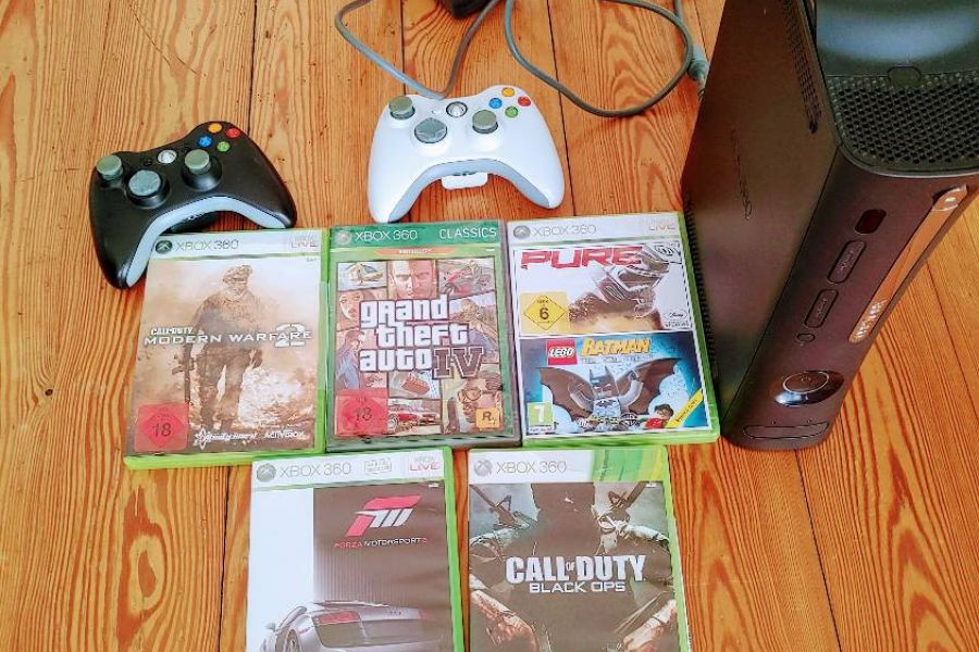 XBOX 360 inklusive Spiele und 2 Controller - Bild 1