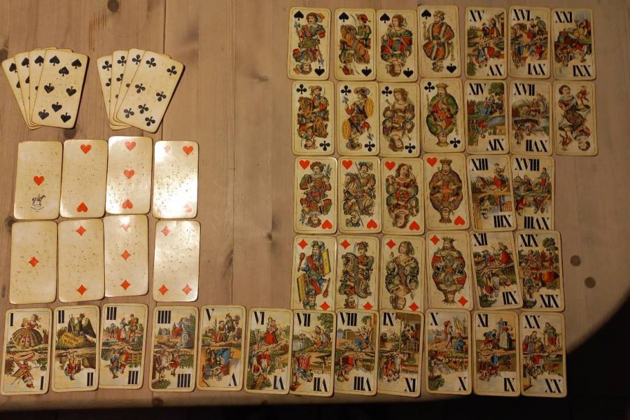 Alte Spielkarten (verschiedene, komplett) - Bild 1