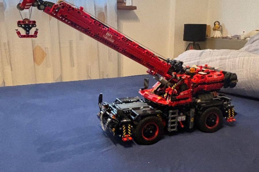 Lego Technic geländegängiger Kranwagen - Bild 1