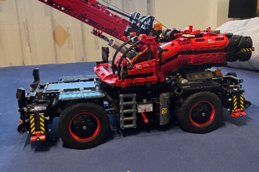 Lego Technic geländegängiger Kranwagen - Bild 2