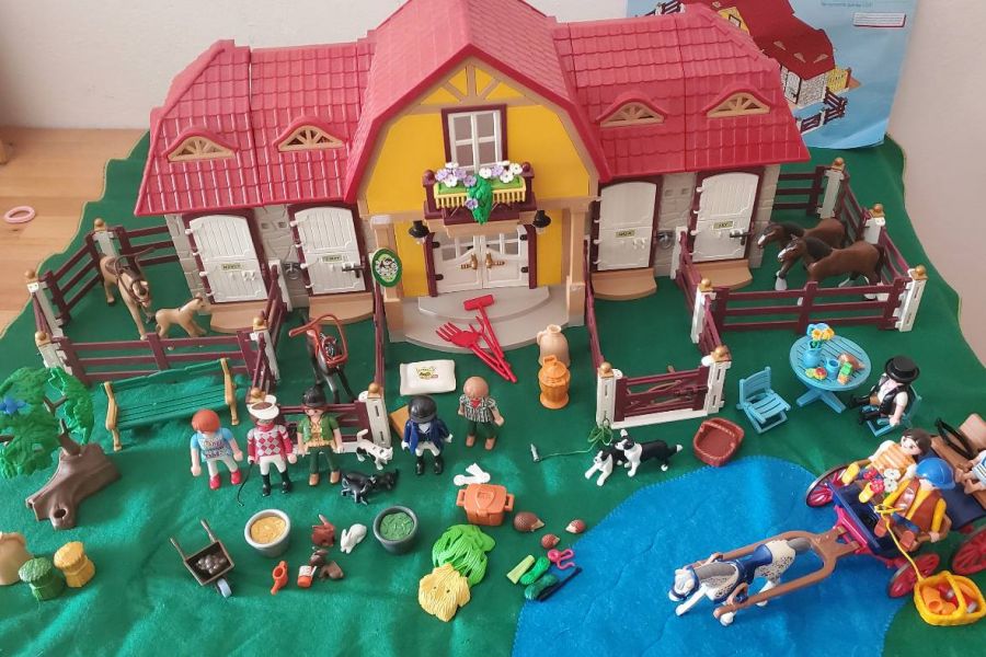 Playmobil Reiterhof XXL & Kutsche - Bild 1