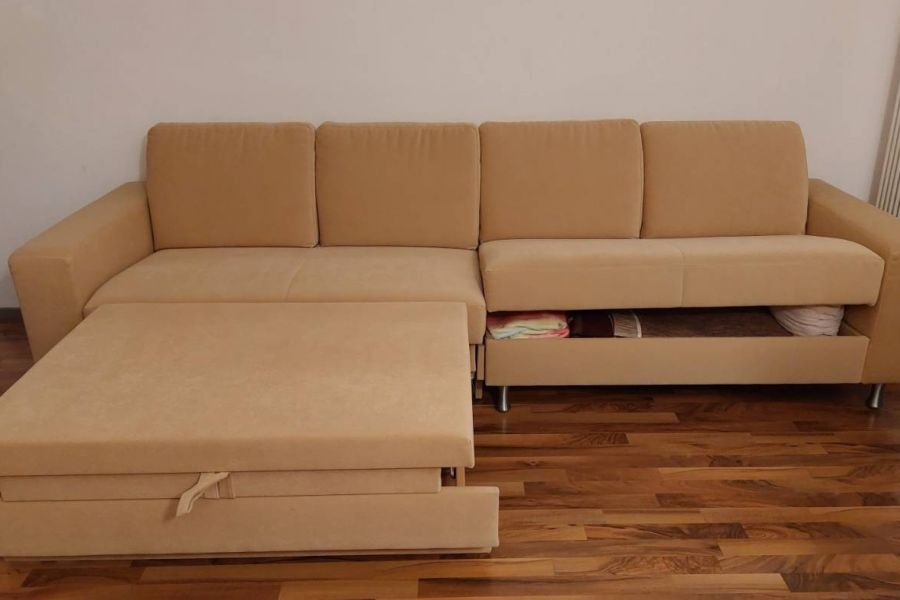 Sofa mit Chaiselongue- / Schlaffunktion - Bild 1