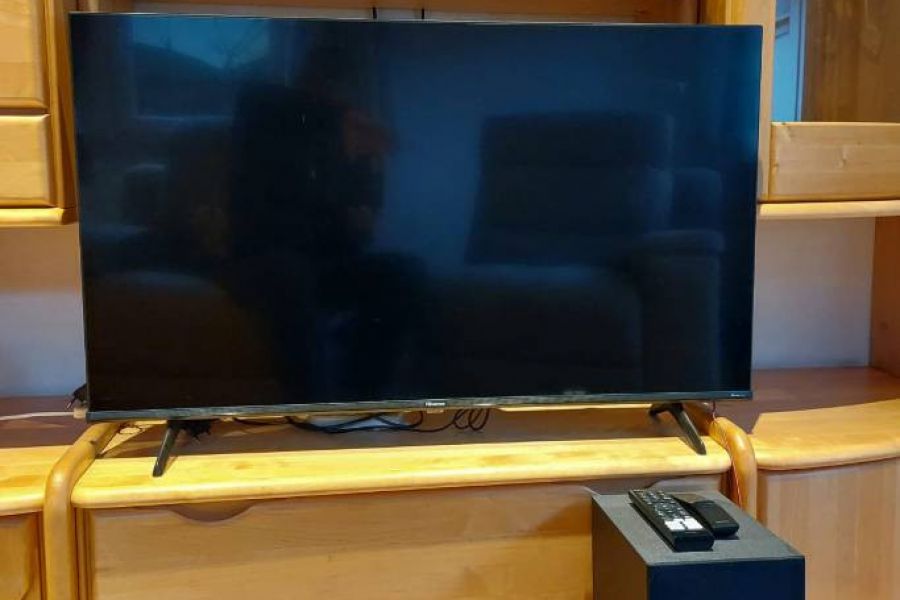 Smart Tv Hisense 40" mit Samsung Soundbar - Bild 1