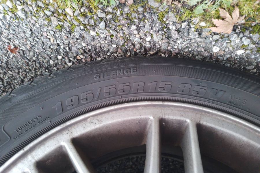 Suche winterreifen ohne felgen  195/55 R15 85V  .ev. 2 stück oder 4 st - Bild 1