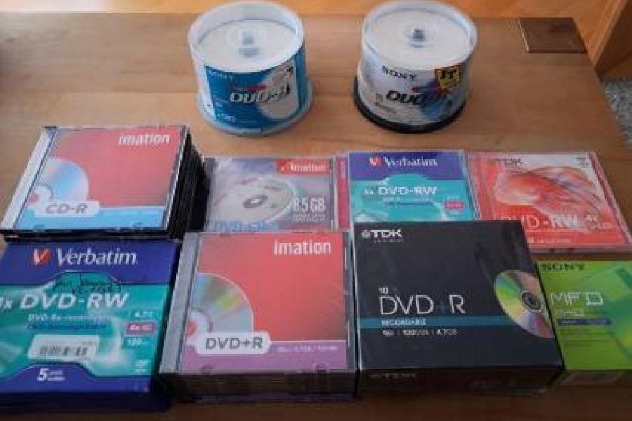 CDs,DVDs, zu verschenken - Bild 1