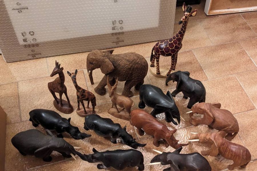 Afrikanisches Kunsthandwerk: Tiere, Figuren, Gegenstände - Bild 1