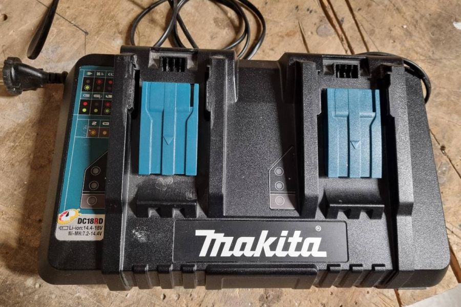 Makita DOPPEL Ladegerät DC18RD - Bild 1