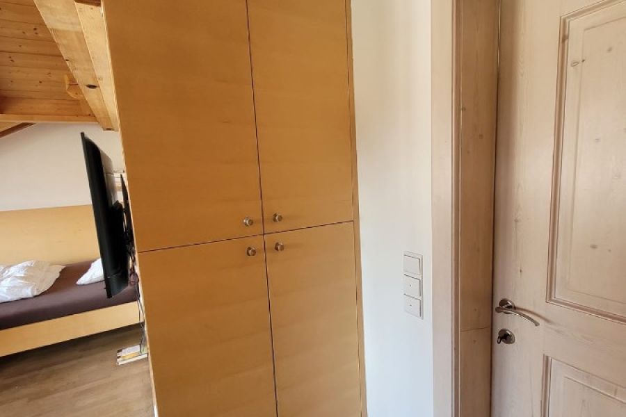 Kleiderschrank - Bild 1